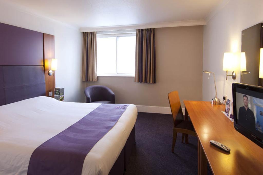 Premier Inn Sittingbourne Kent الغرفة الصورة