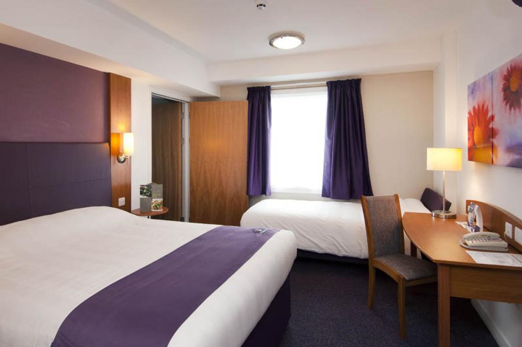 Premier Inn Sittingbourne Kent الغرفة الصورة